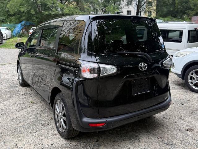 ������ � �������� ������ Toyota Sienta G 4WD 2017 ����