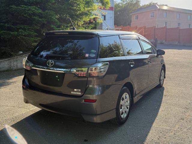 ������ �� �������� � ������ Toyota Wish 2015 ����