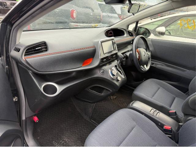 ������ � �������� ������ Toyota Sienta G 4WD 2017 ����