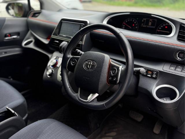 ������ � �������� ������ Toyota Sienta G 4WD 2017 ����