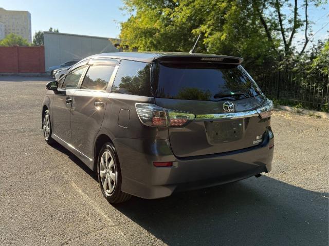 ������ �� �������� � ������ Toyota Wish 2015 ����